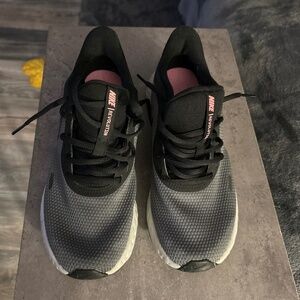 Nike Revolution - Womens